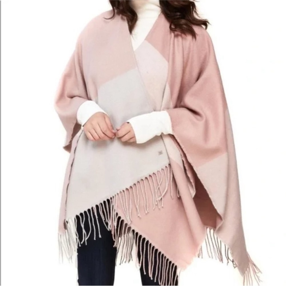 NWT SOIA & KYO Pink & Tan Colorblock Fringed Wrap Poncho Scarf Cardigan